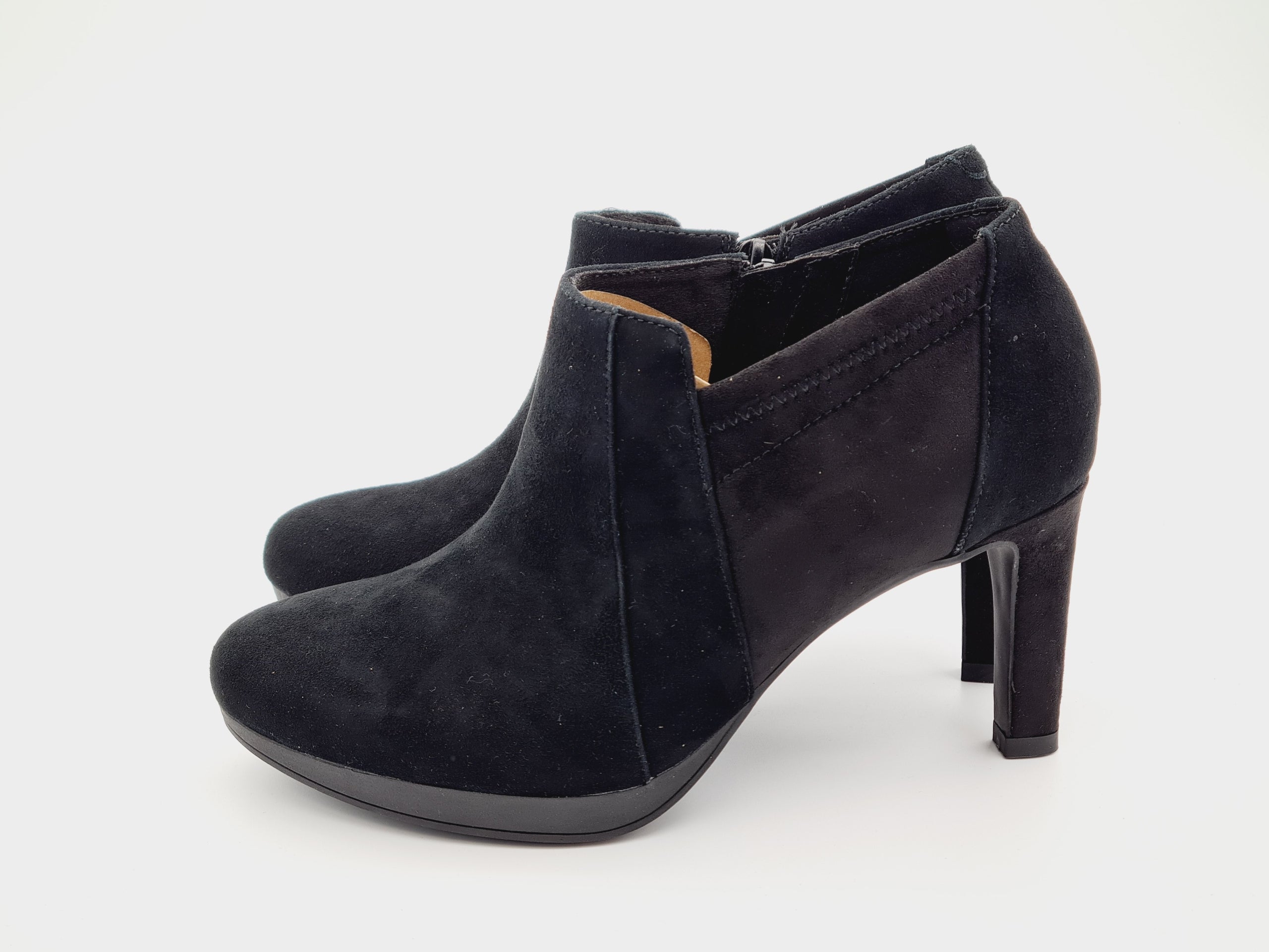 Botki Clarks Ambyr Hope Czarne Zamsz Rozm 38 Słupek