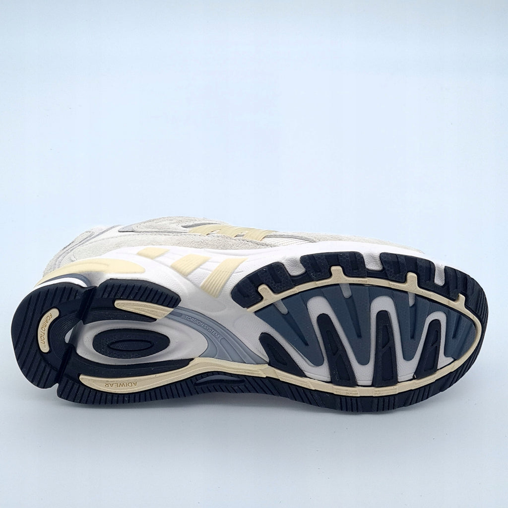Buty Adidas Response CL r. 39 1/3 GZ1562 Po zwrocie URWANA SZNURÓWKA