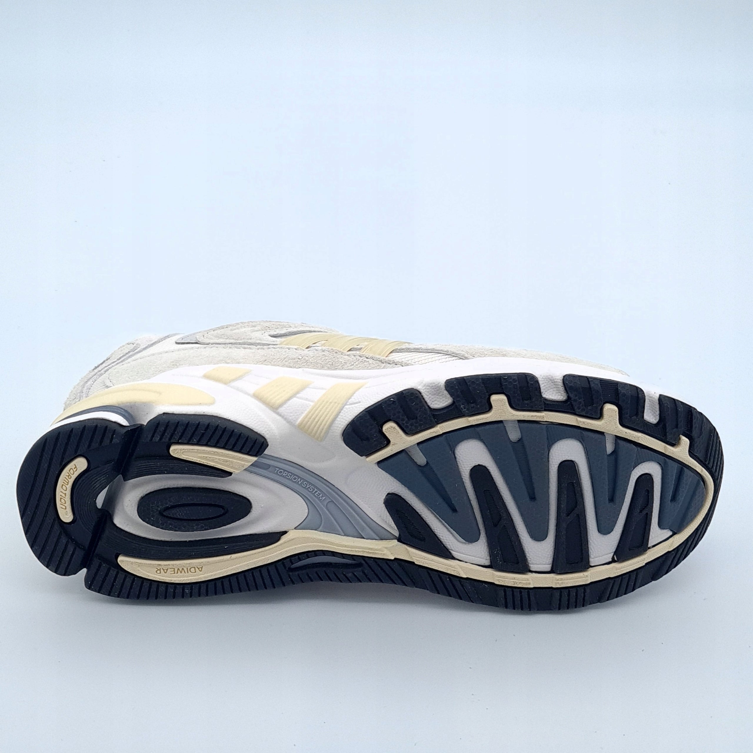 Buty Adidas Response CL r. 39 1/3 GZ1562 Po zwrocie URWANA SZNURÓWKA